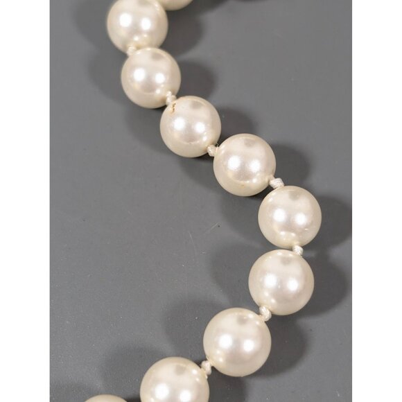 Vintage Glass Faux Pearl Rhinestone Clasp Classic Necklace 17" - Picture 3 of 9